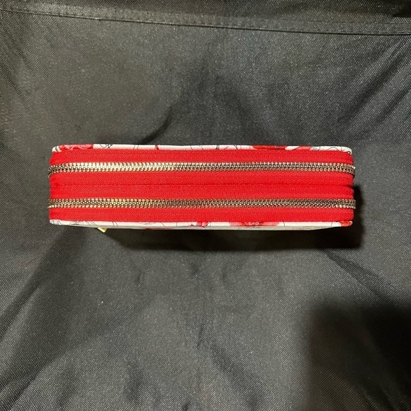 White and Red Floral Bird Pattern Clutch Bag - Picture 2 of 5